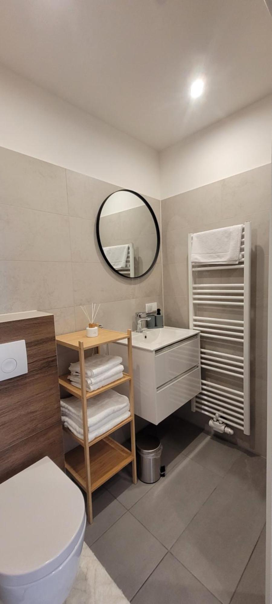 Altbauwohnung Mit Charme - Selbst Check In - Queensize Bett Apartment Wien